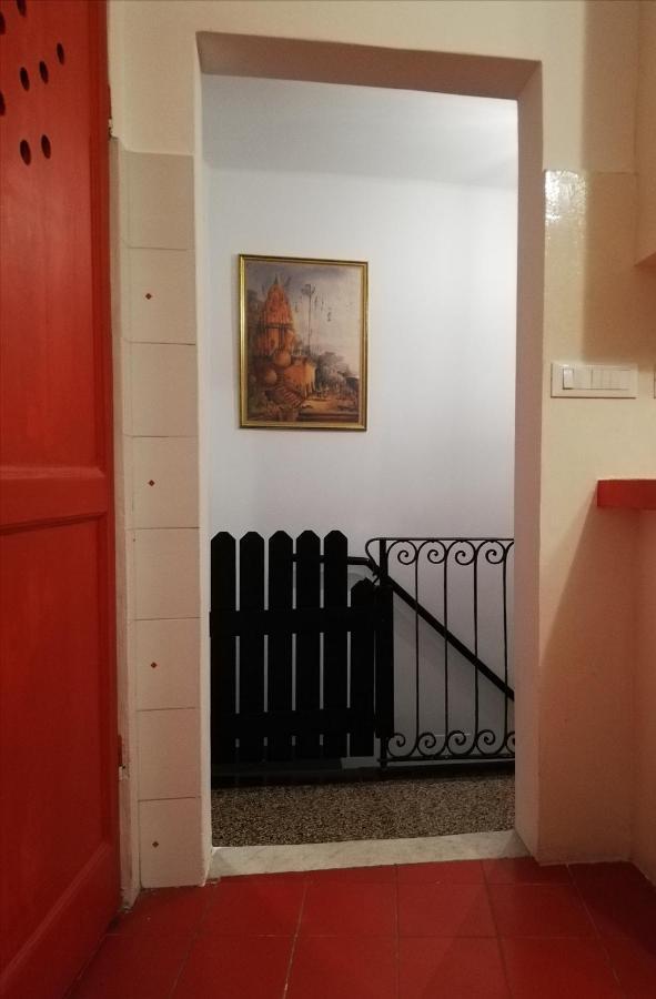Bed and Breakfast La Tana Tra I Tetti Генуя Екстер'єр фото